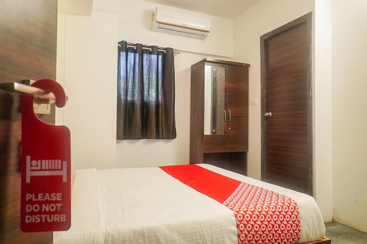 Oyo 13304 Divine Destination Hotel