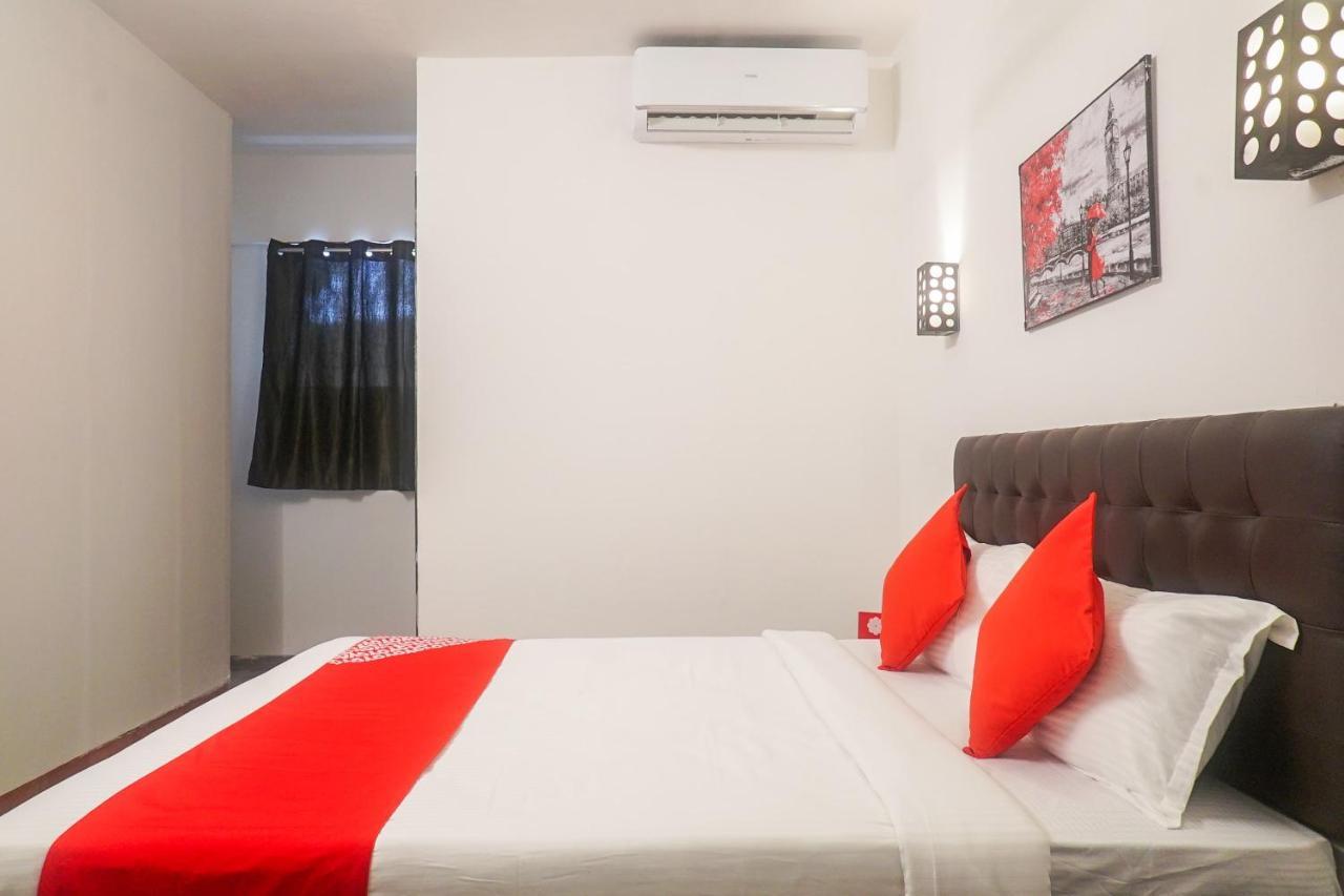 Oyo 13304 Divine Destination Hotel 3*