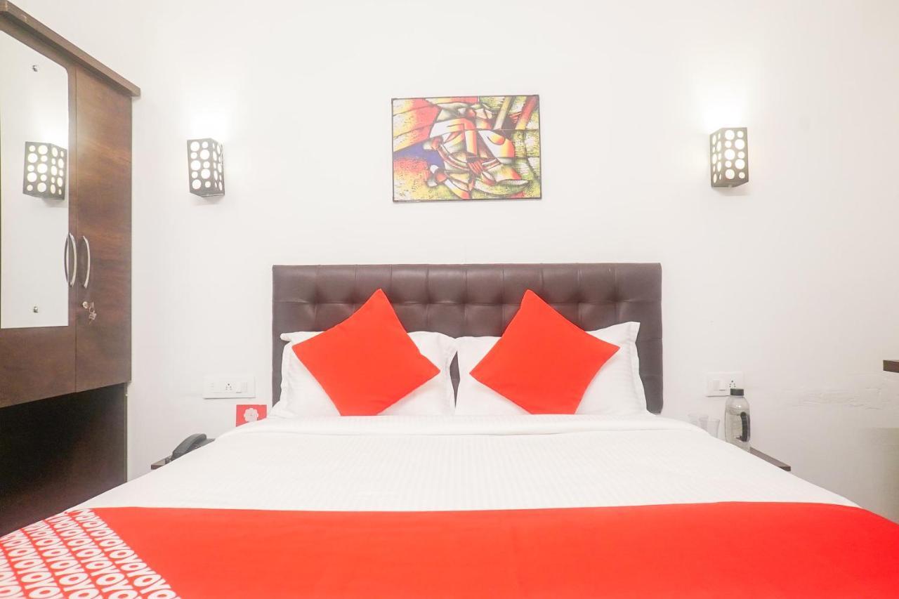 Oyo 13304 Divine Destination Hotel 3*