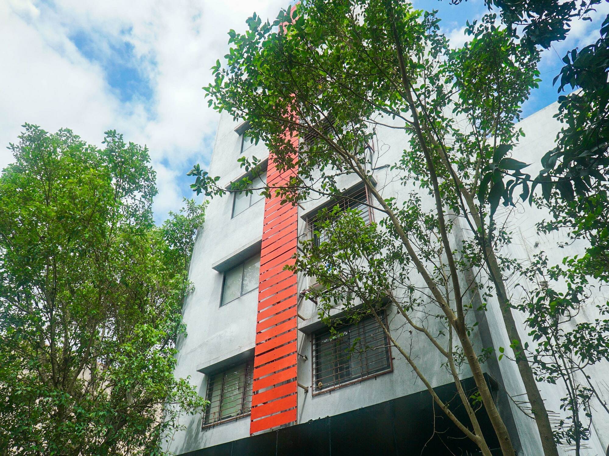 Oyo 13304 Divine Destination Hotel 3*